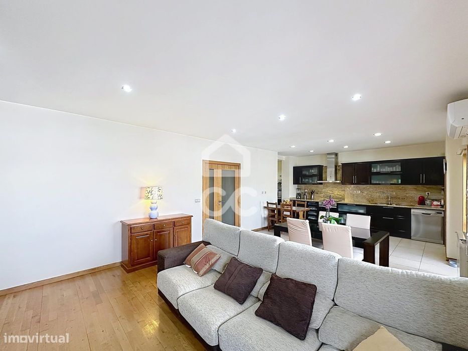 Apartamento T3 Moderno com Open Space, 3 Varandas e Suite