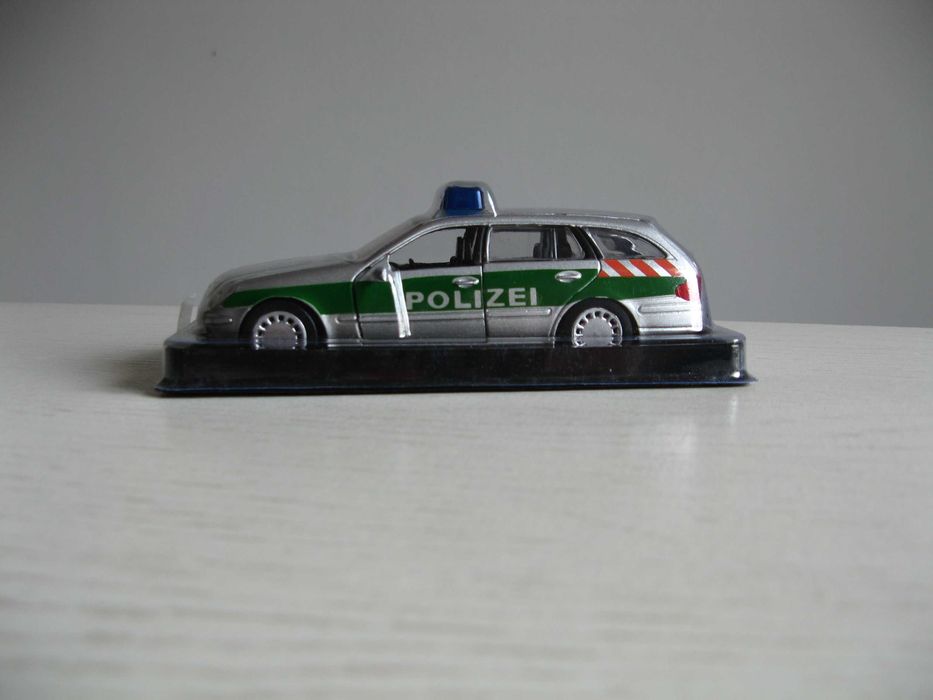 Samochód policyjny Mercedes-Benz E-Klasse, 1:43/Nowy!