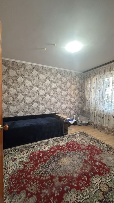Продаж 3к  мікрорайон озерна