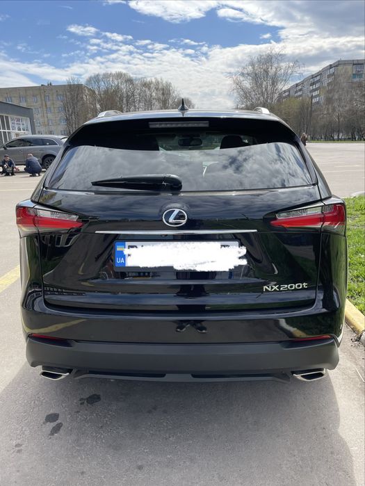 Автомобіль LEXUS