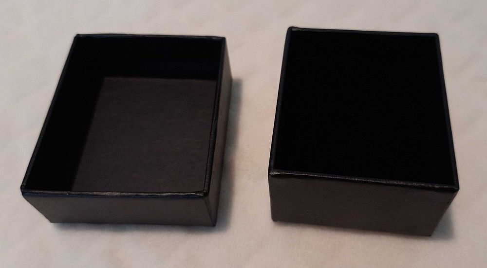 Pudełeczko na kolczyki, czarne, 7,5x6,3x4cm (Kreatywne)