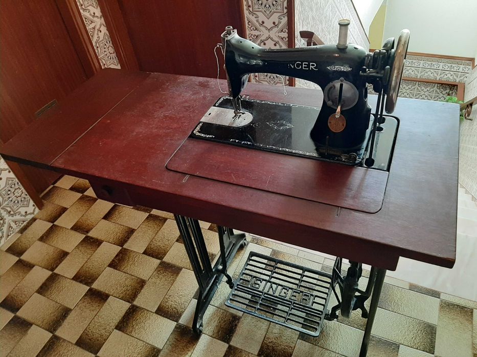 Maquina de Costura Antiga Singer
