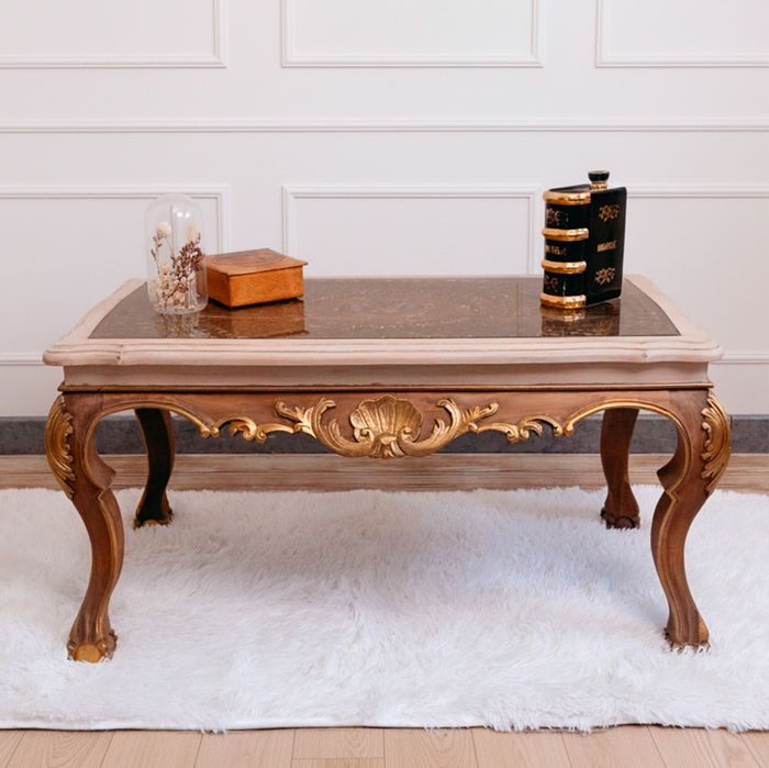 Móveis restaurados com arte, peças prontas ou sob encomenda.