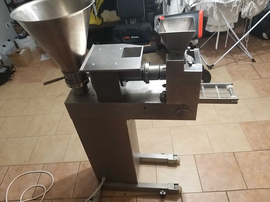 Maszyna do pierogów formierka,01MG5 pierogarka ze stołem do odbierania