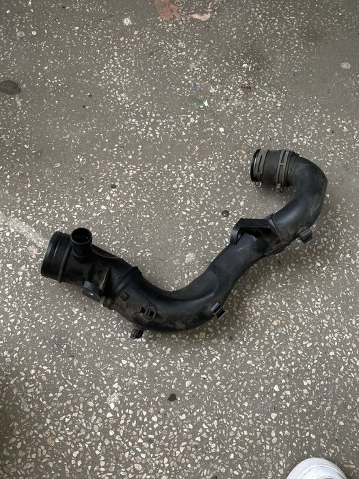 Впускний патрубок на турбіну 1.9 tdi