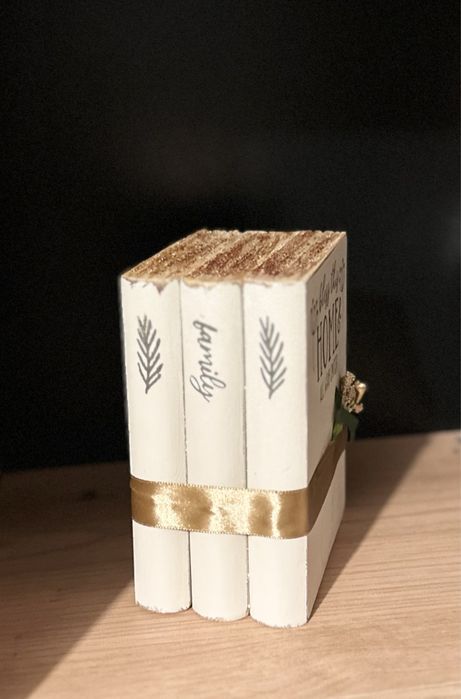 Decoração livros de madeira