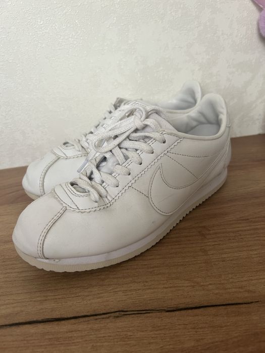 Оригінальні кросівки Nike Classic Cortez Leather білі(розмір 39/25 см)