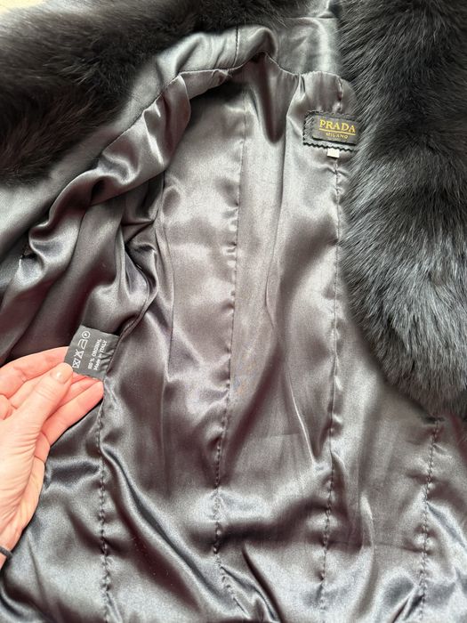 Продам шкіряну куртку Prada з натуральним песцем