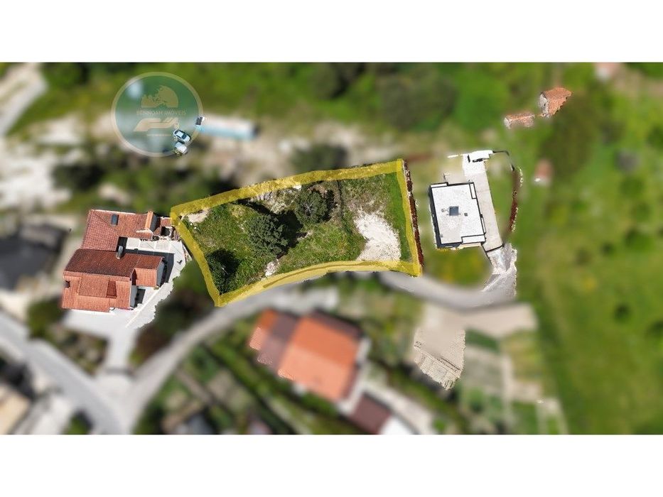 Terreno Construtivo de 1200m² 
Localização: Sra. de Fátima- Cabece... — Refojos De Basto, Outeiro E Painzela, Braga