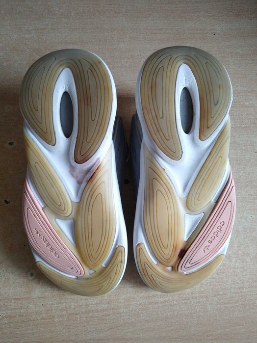 Оригінальні кросівки Adidas Ozelia