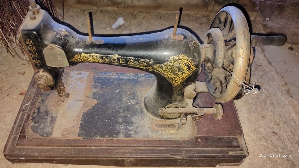 Продам швейную машину Singer