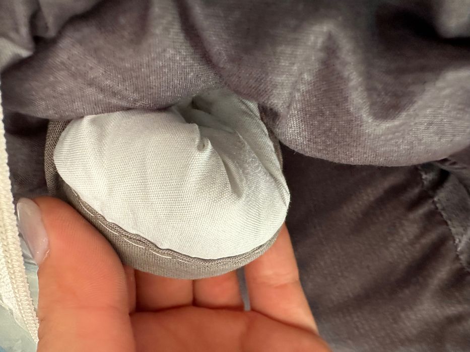 Vendo cobertura e almofadas para cama de casal novas