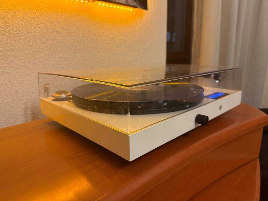 Програвач вінілу Pro-Ject Juke Box E1 OM5e White
