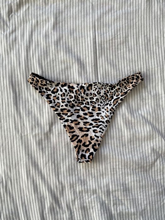 Majtki figi dół od bikini stroju kąpielowego w panterkę