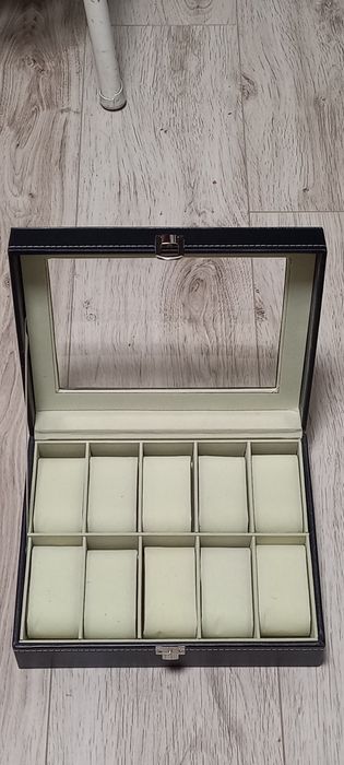 Футляр,бокс,коробка для хранения часов.