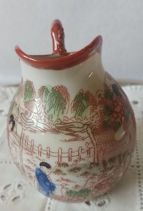 Leiteira em porcelana japonesa