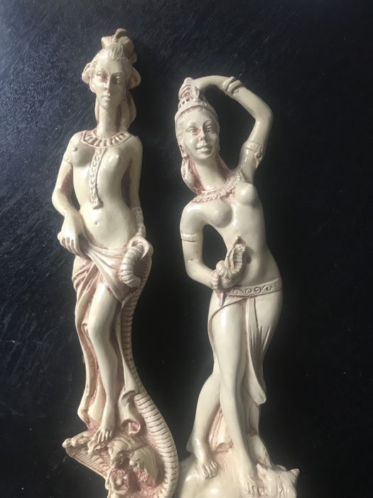 Dwie figurki boginie