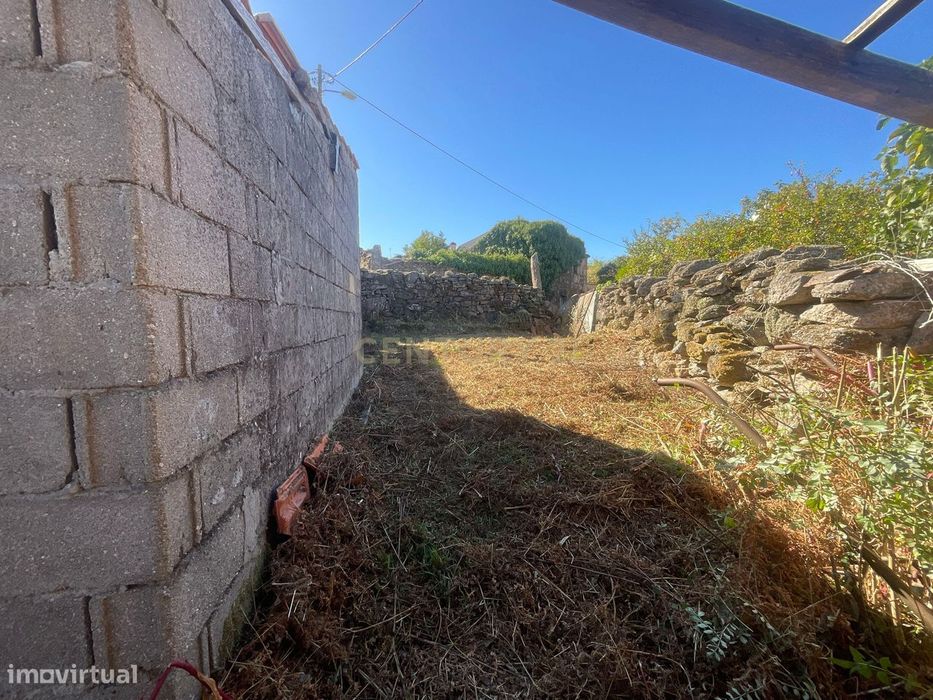 Moradia para restauro em Boivão, Valença