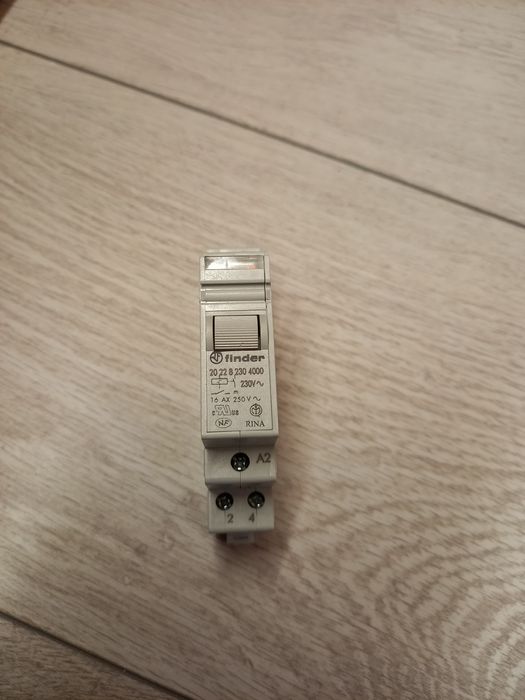Przełącznik różnicowy wyłącznik Finder