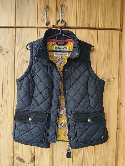 Чорная стеганная безрукавка