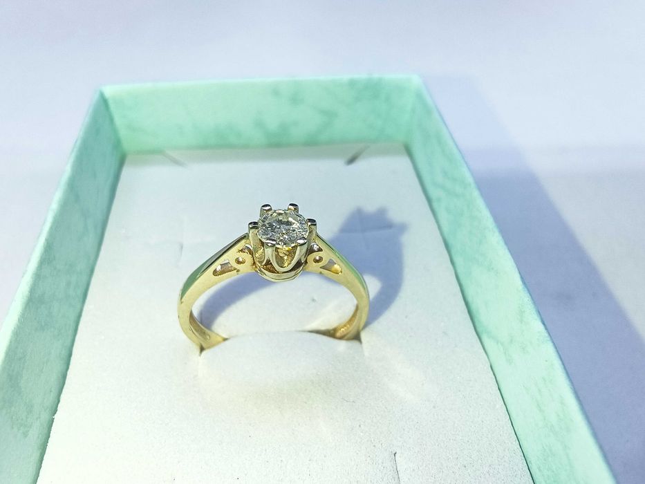 Złoty pierścionek z brylantem 0.32ct P1/F certyfikat