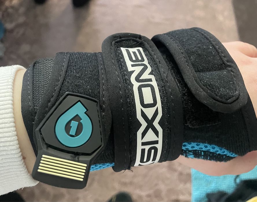 Повʼязка для захисиу запʼястя