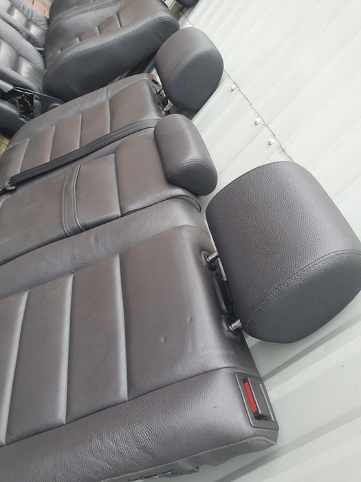Гарні сидіння Volkswagen Touareg Caddy шкіра кожа синенья салон