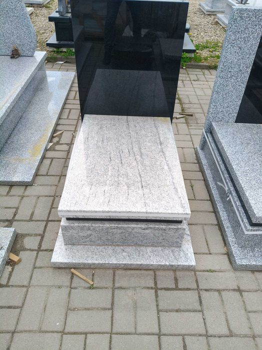 Pomnik Granitowy Bengal-Viscont.