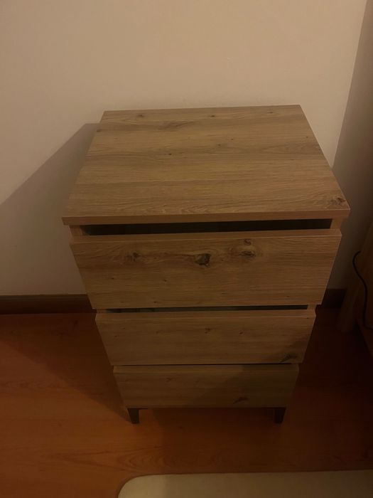 2 mesas de cabeceira