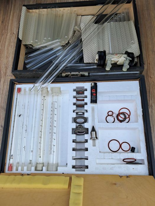 Szklane strzykawki z DDR