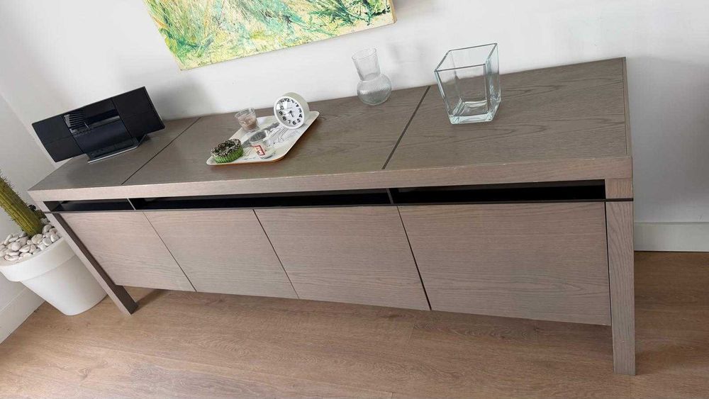 Vendo mesa de sala e aparador