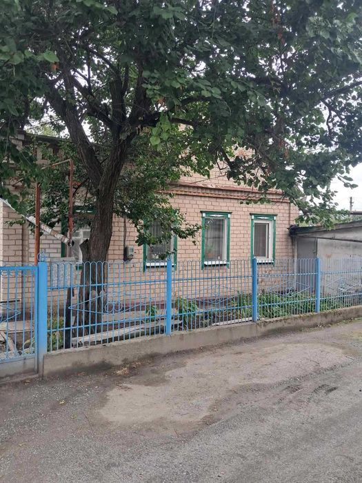 Продам 4-х комнатный дом, Земли 6  соток,  гараж. Победа-6