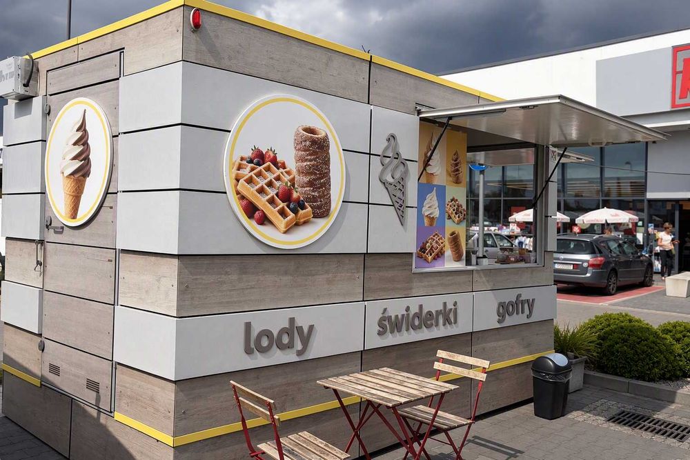 Przyczepa gastronomiczna Niewiadów – kompletnie wyposażona, gotowy biznes