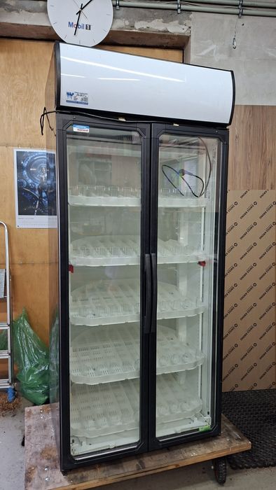 Rezerwacja do 3.02. Witryna chłodnicza z podwójnymi szklanymi drzwiam