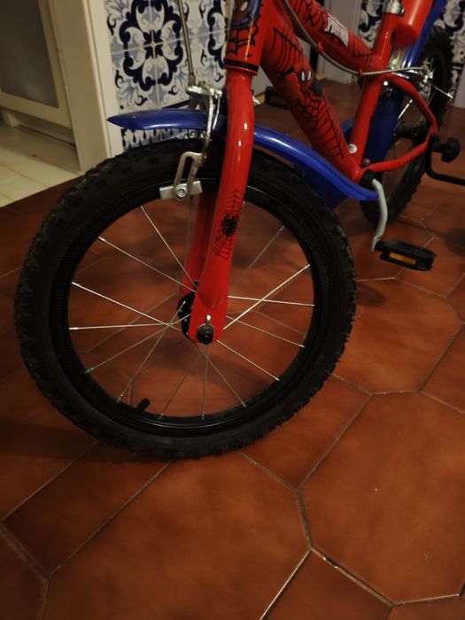 Bicicleta Infantil Homem-Aranha 16" com Rodinhas – Excelente Estado