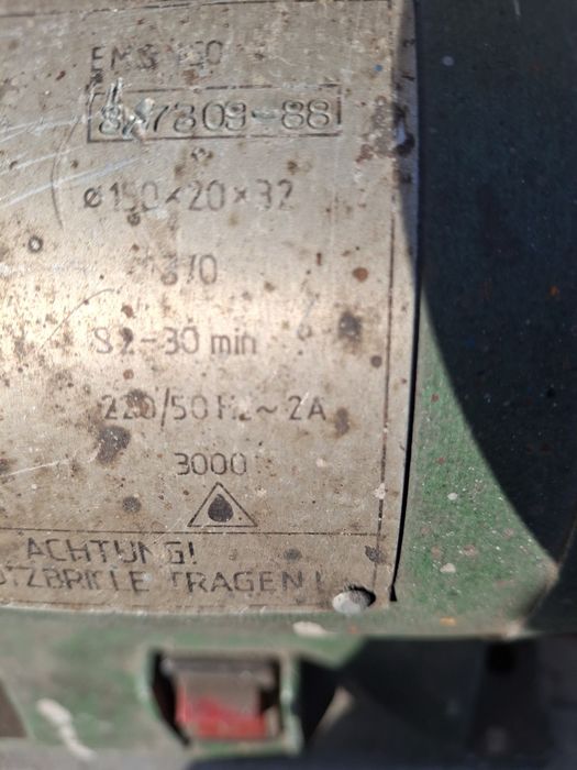 Szlifierka stołowa z stojakiem.