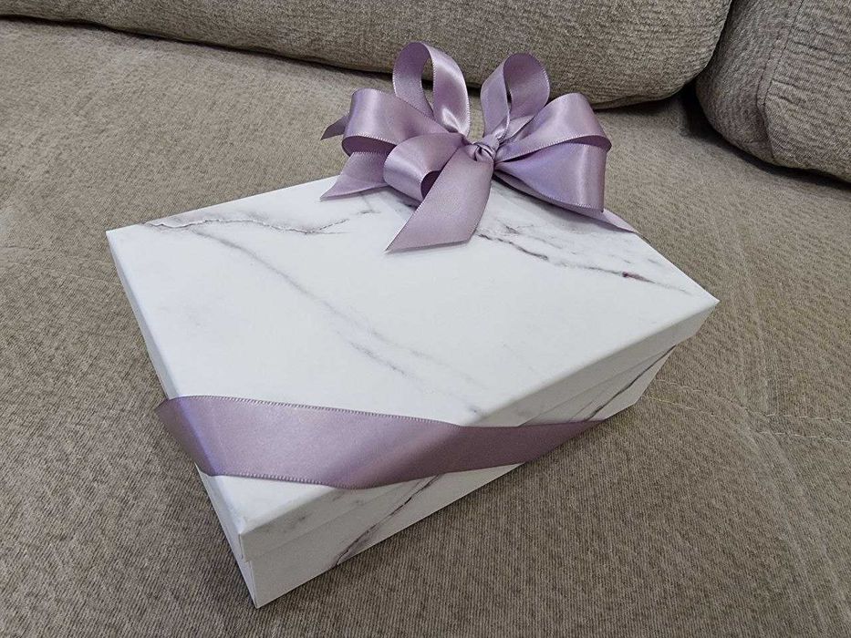 Новорічна коробка для подарунків, подарункова коробка