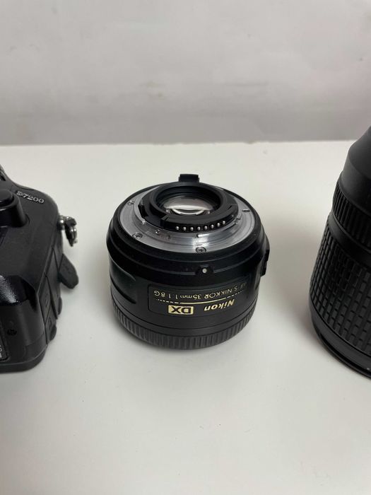 Kit Nikon D7200 + 35mm 1.8 + (oferta) 18-140mm + 2 baterias originais