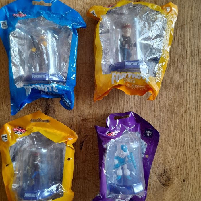 4x Nowe figurki Fortnite + koszulka Fortnite