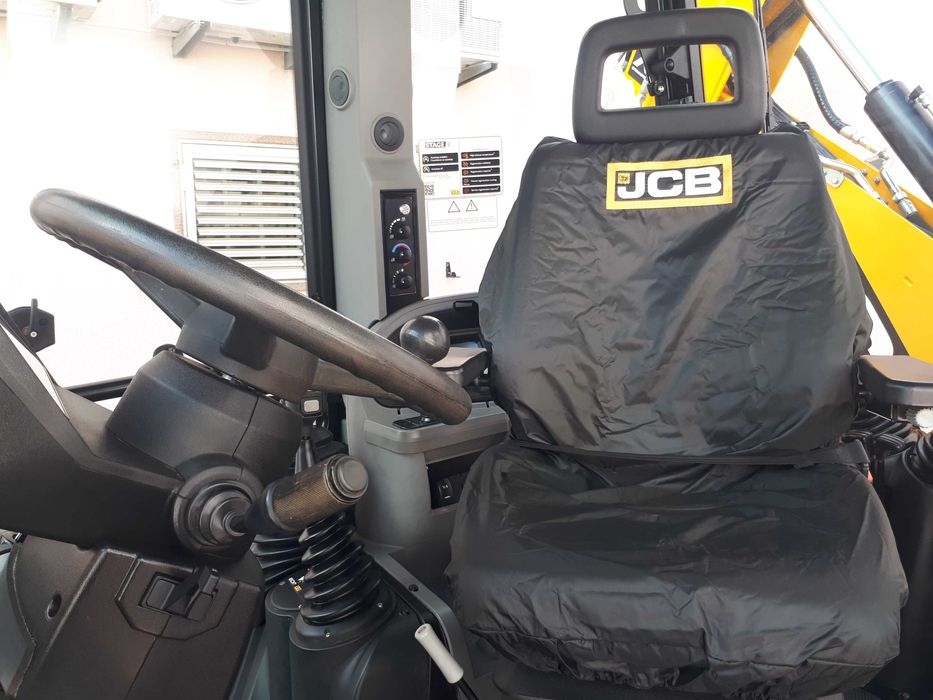 Máquina Retroescavadora JCB 3CX de 2024