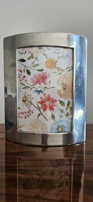 Silver Curved Frame