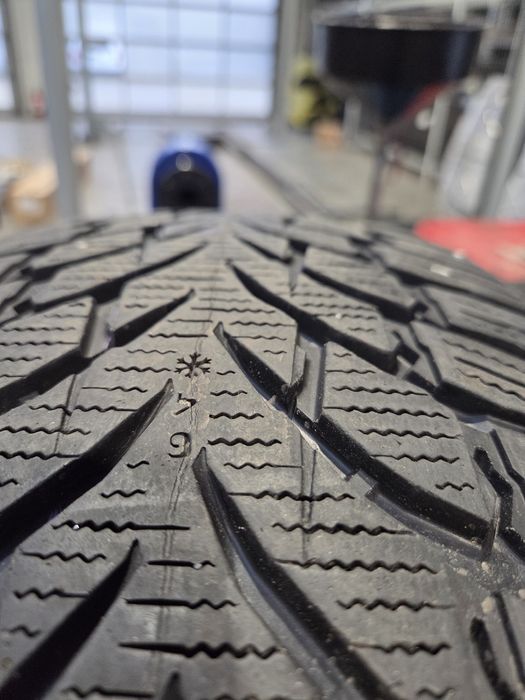 NOKIAN 235 60 R18 zima