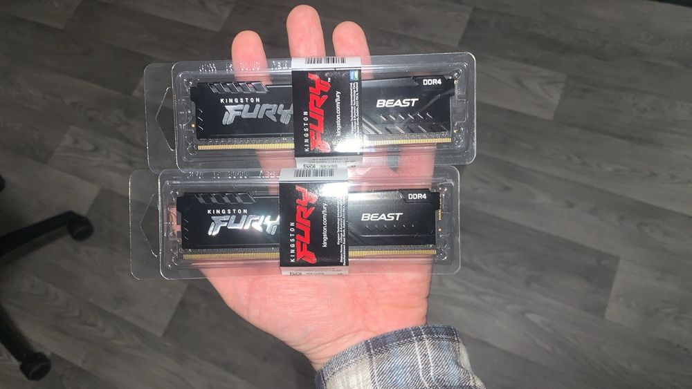 Новий комплект  Gigabyte H610m+ core i5 12400f+ 32Gb HyperX