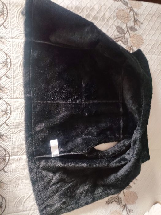 Colete de veludo e couro sintético