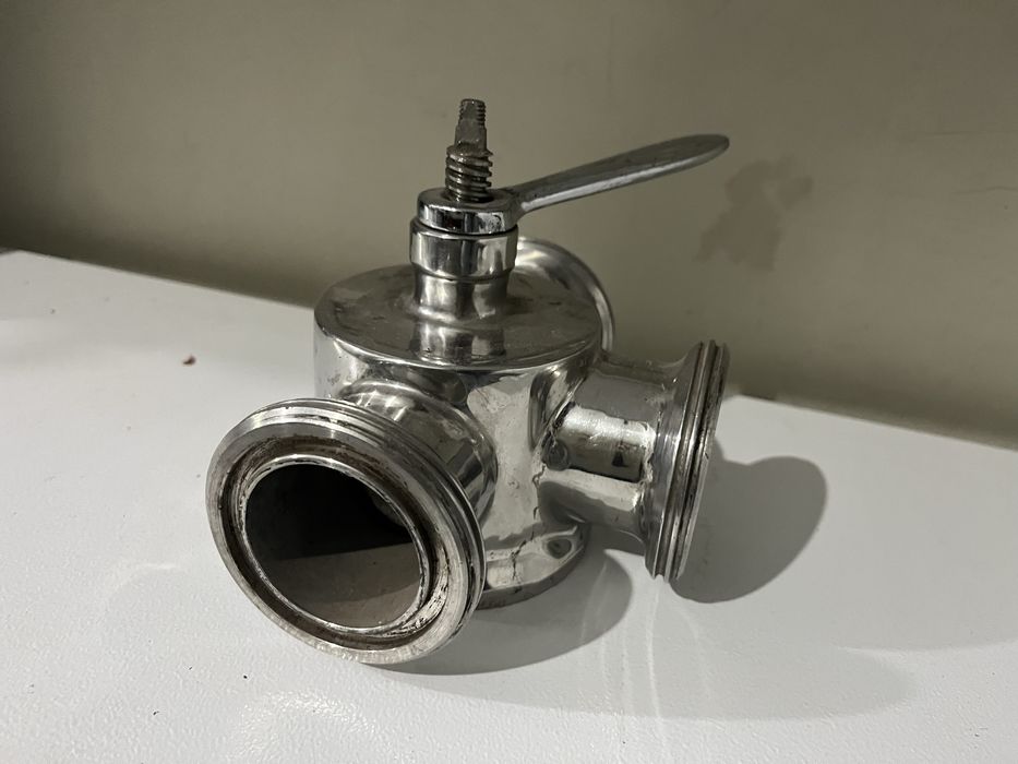 Кран трьоходовий д50мм