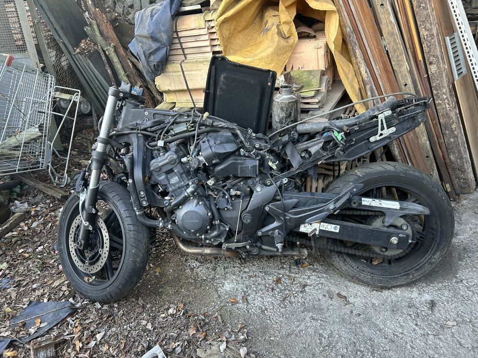 Honda CBF 1000 F – para peças ou restauro