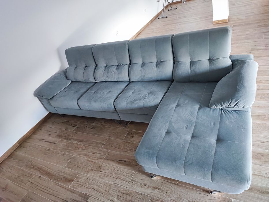 Sofá de 4 lugares cinzento