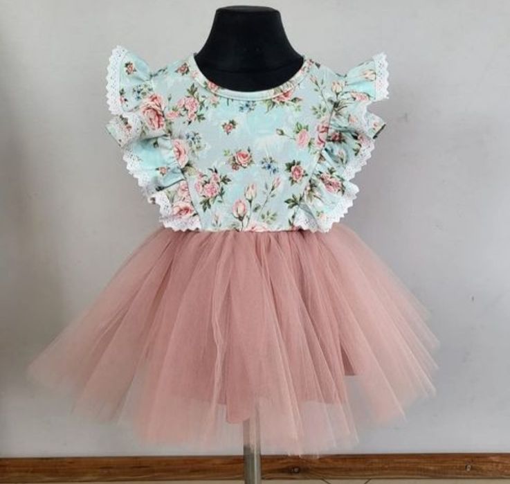 Sukienka Handmade z dolem tiulowym