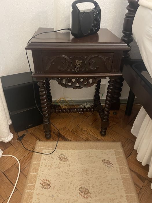 Par de Mesas de Cabeceira