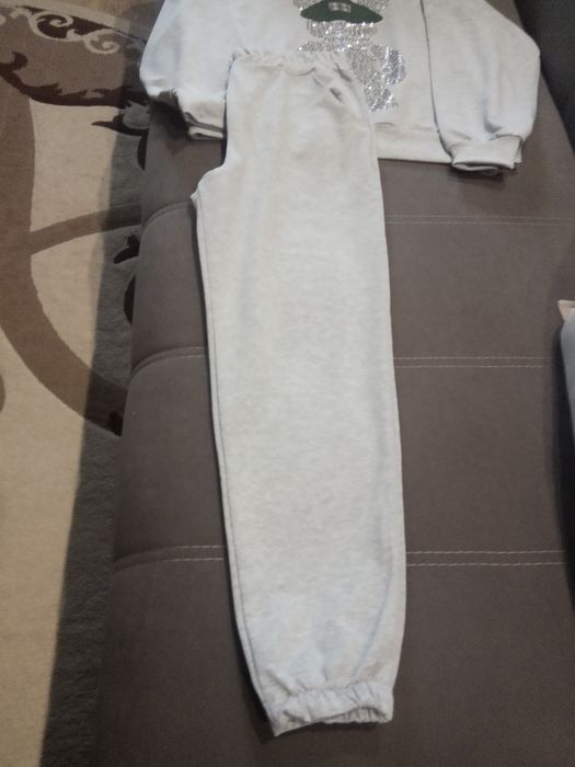 Женский спортивный костюм